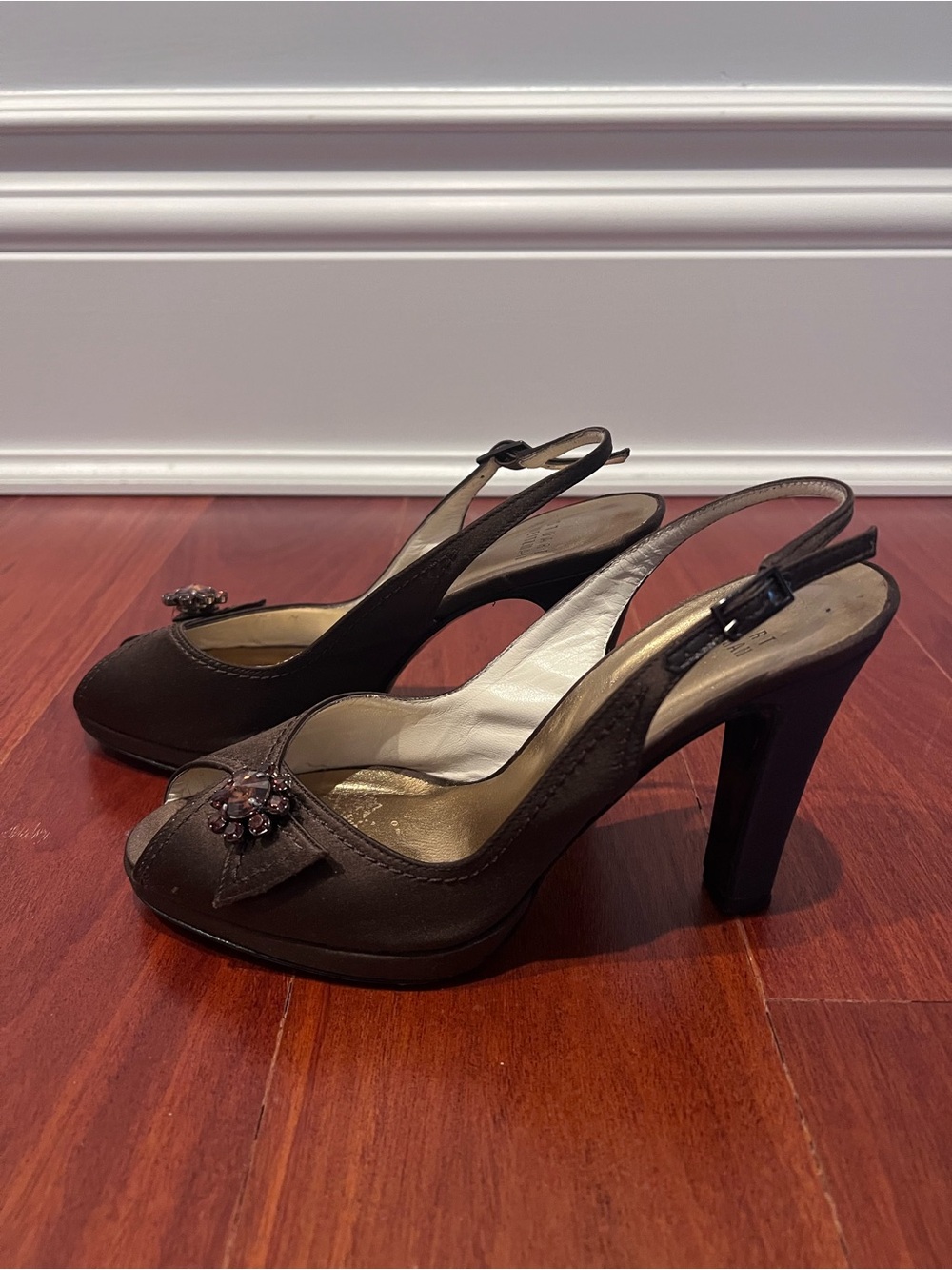 Stuart Weitzman Brown Satin Peep Toe Slingback Heels Jewel Brooch 6.5M